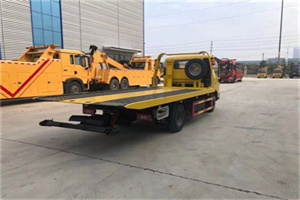 蓬安非事故拖车